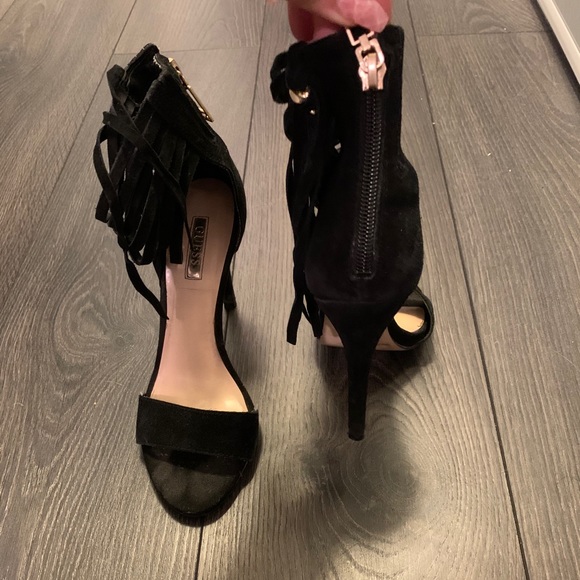 BLACK GUESS HEELS - Picture 3 of 3